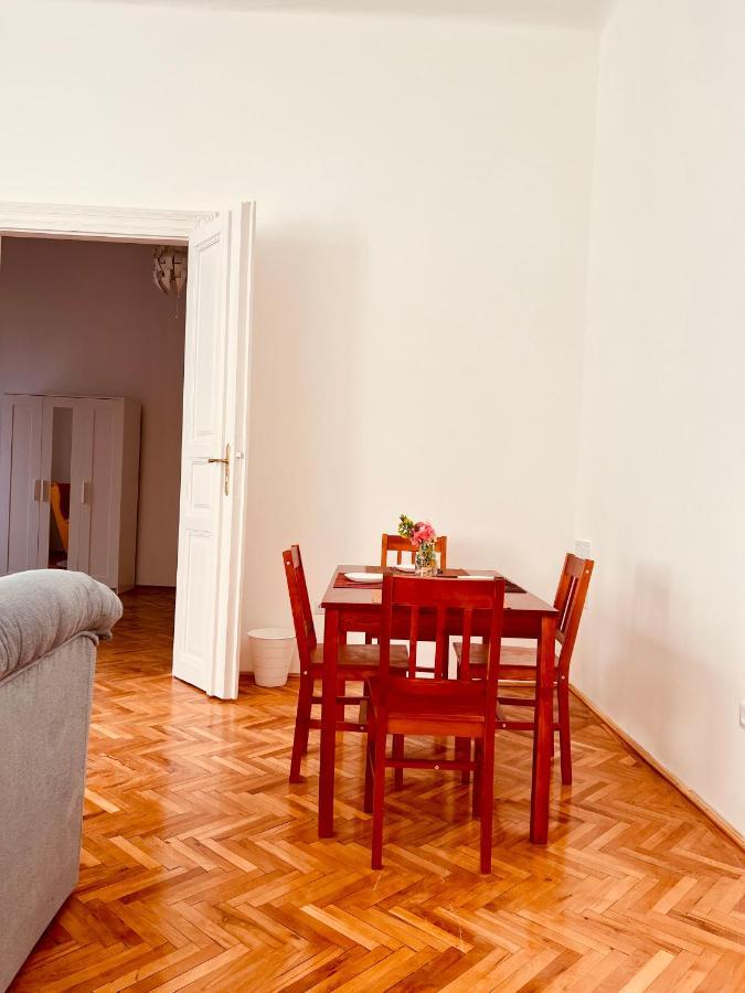 Apartment Friends Central Nagyvárad Kültér fotó